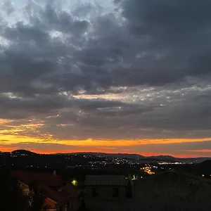 κάντε κράτηση εδώ